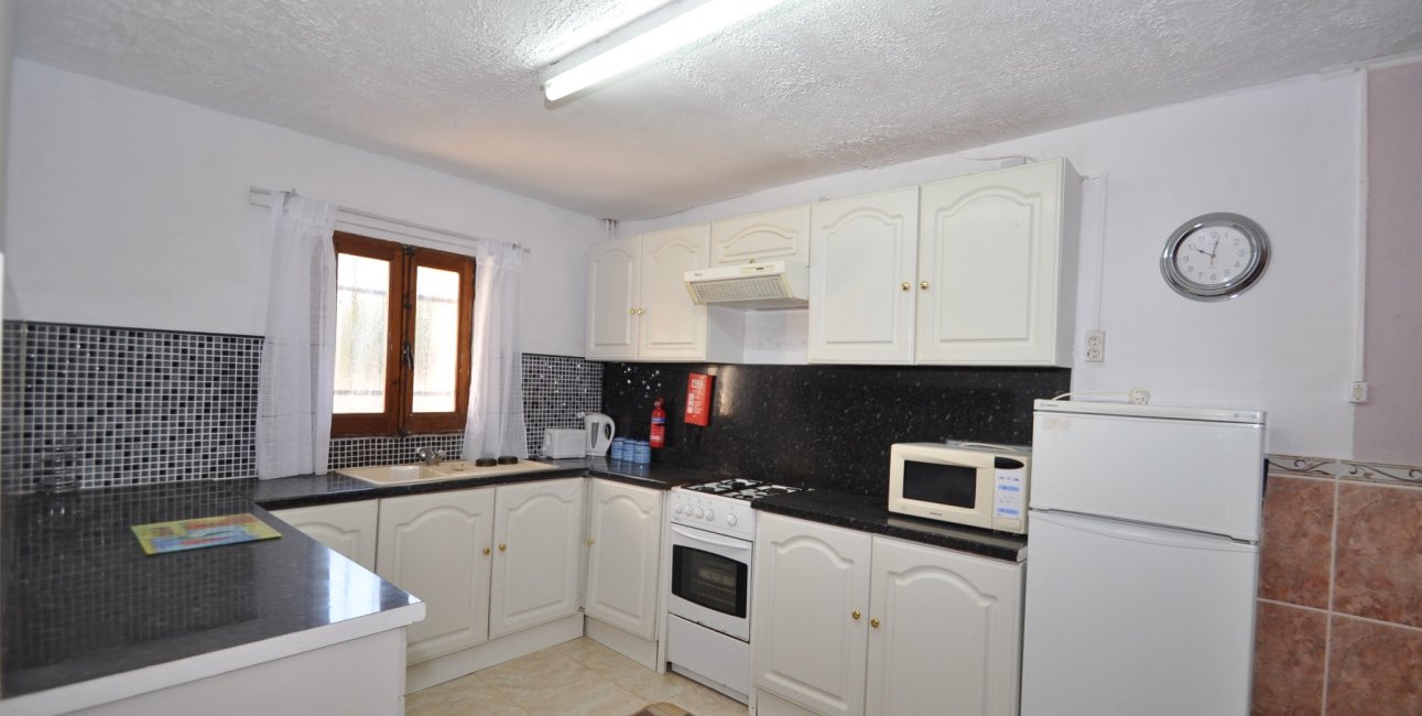 Resale - Country House -
Pinoso - Pinoso - Town