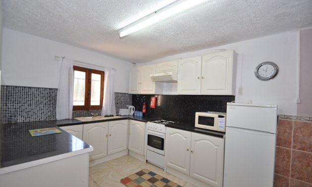 Resale - Country House -
Pinoso - Pinoso - Town