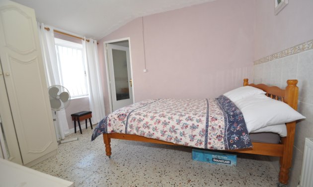 Resale - Country House -
Pinoso - Pinoso - Town