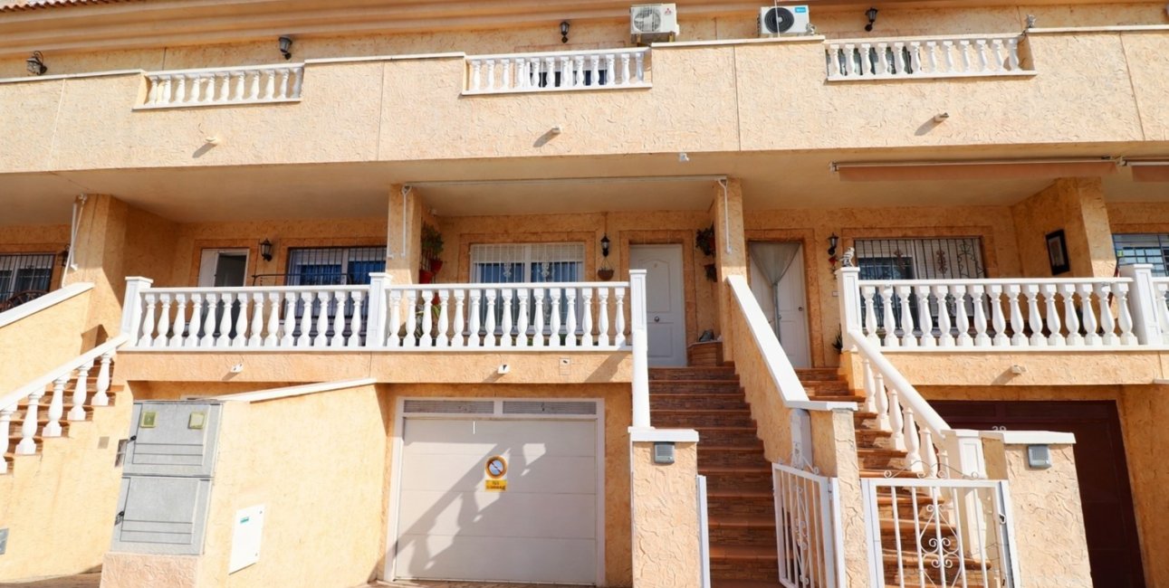 Resale - Townhouse -
Redovan - Redovan - Town