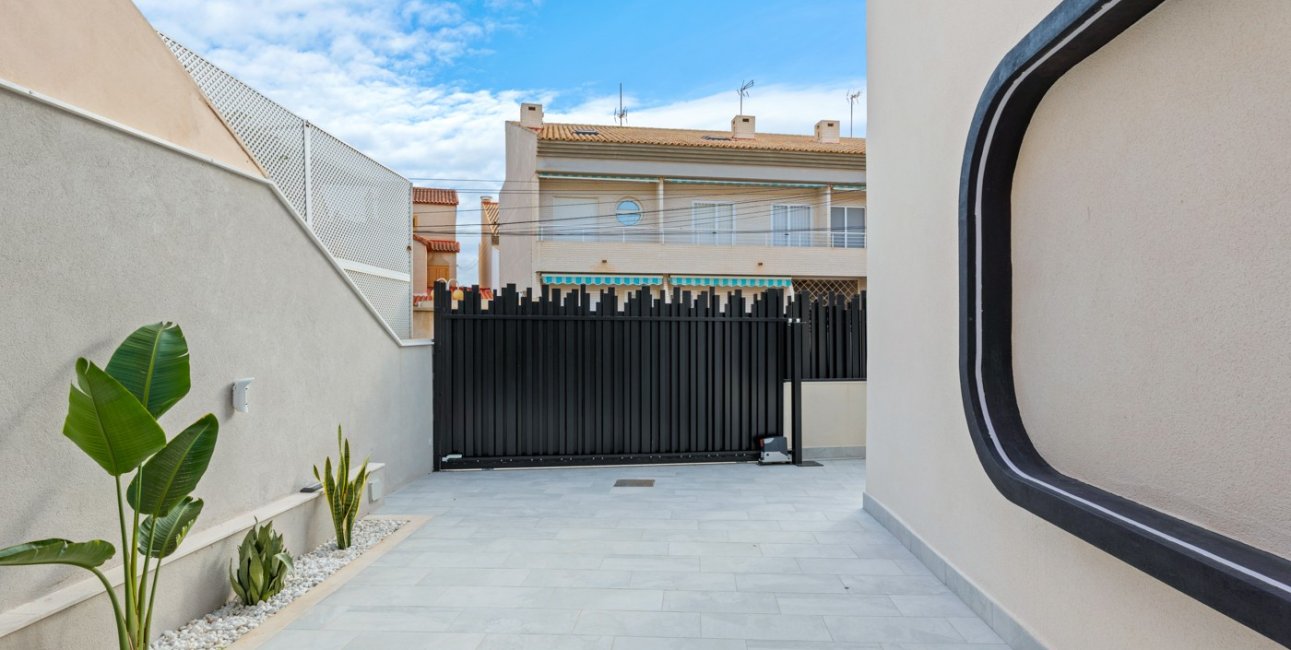 Resale - Townhouse -
Torre de La Horadada - Torre de La Horadada - Town