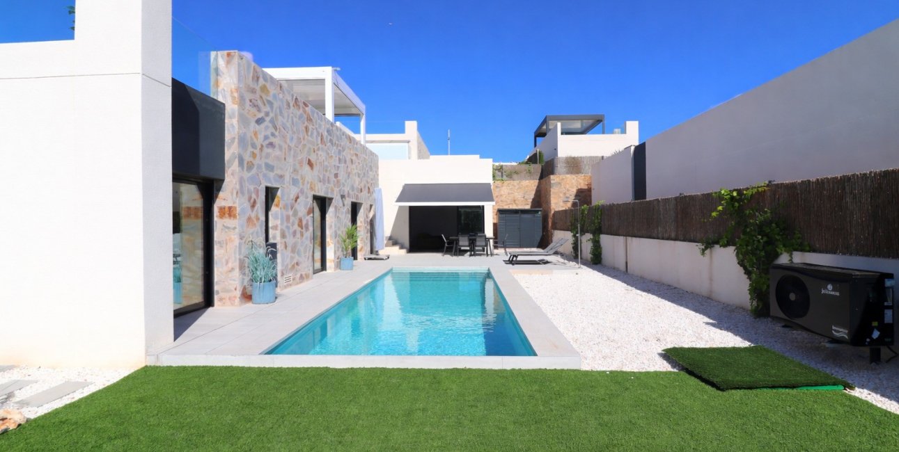 Resale - Villa -
Algorfa - La Finca Golf Resort