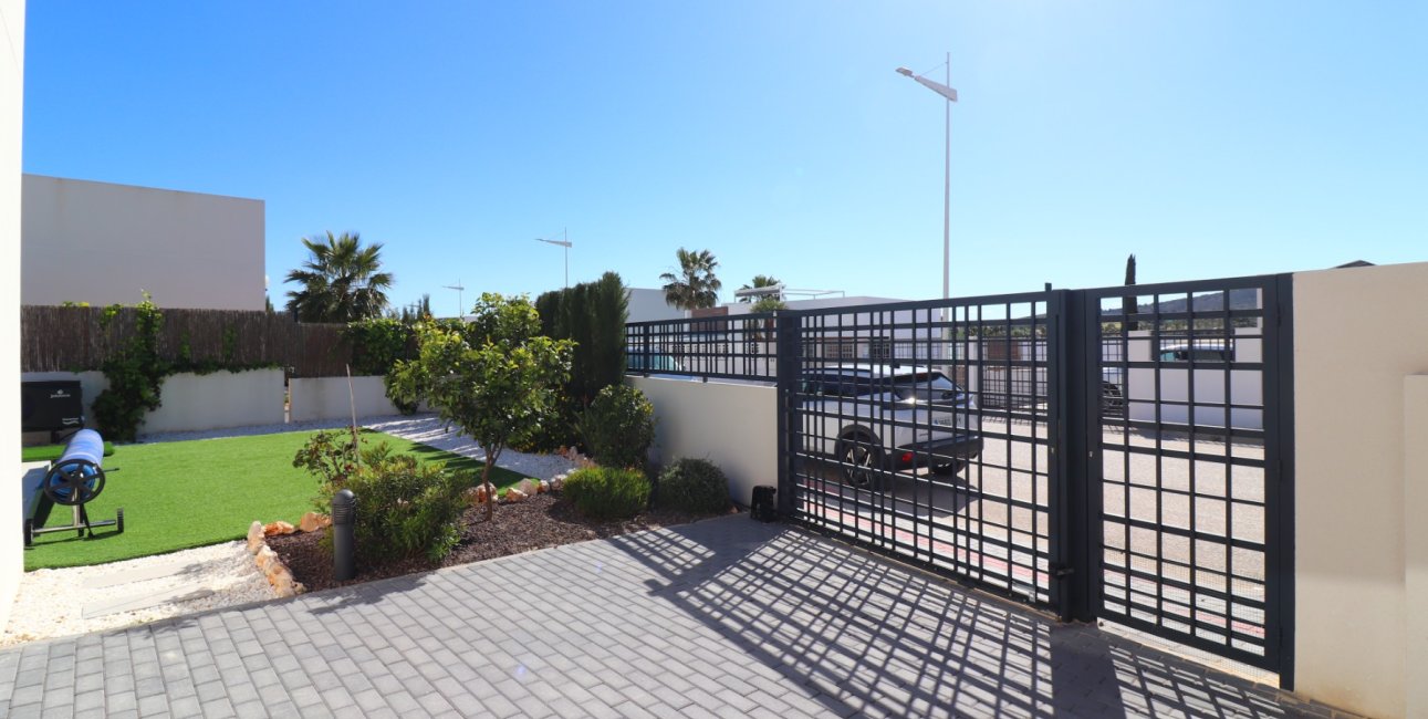 Resale - Villa -
Algorfa - La Finca Golf Resort