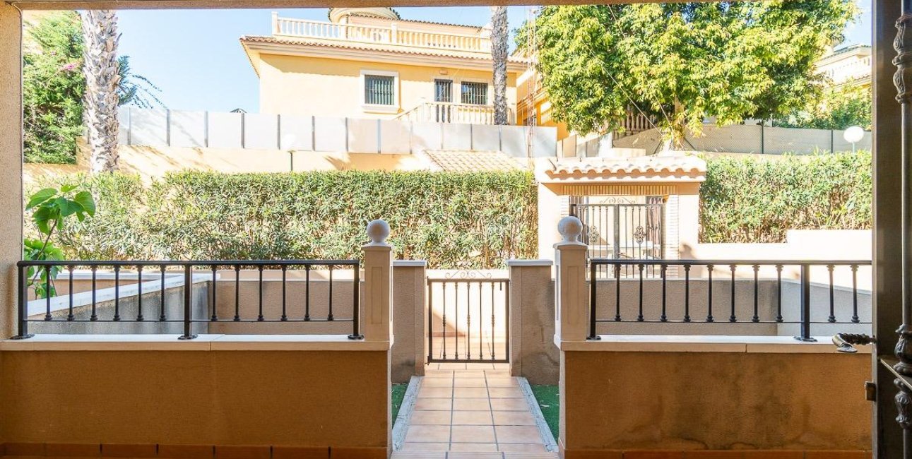 Resale - Bungalow -
Orihuela Costa - Villamartin