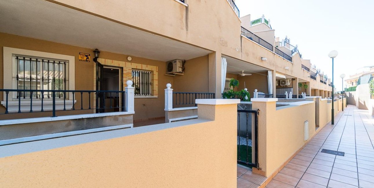 Resale - Bungalow -
Orihuela Costa - Villamartin