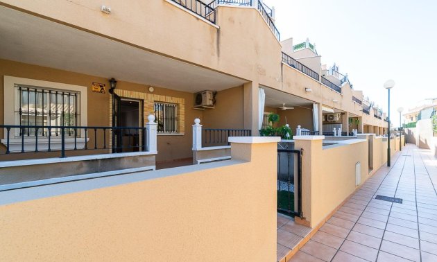 Resale - Bungalow -
Orihuela Costa - Villamartin