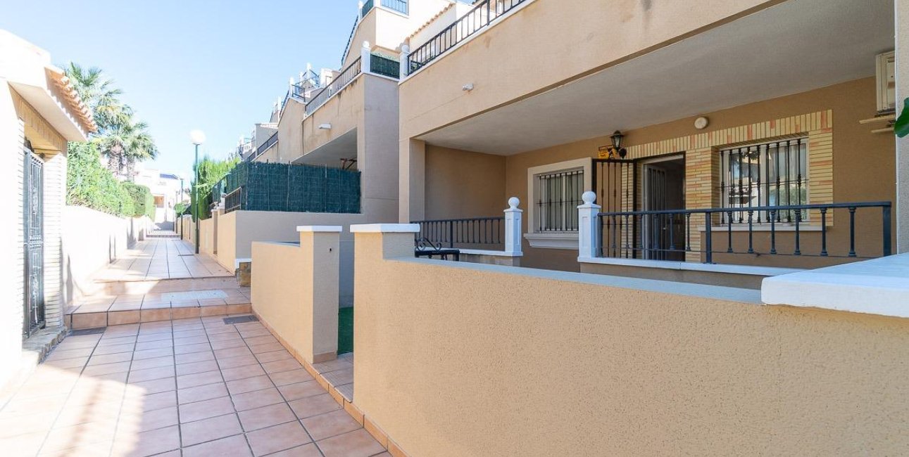 Resale - Bungalow -
Orihuela Costa - Villamartin