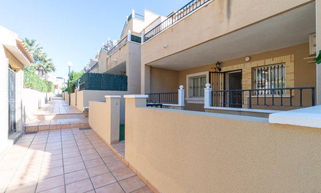 Resale - Bungalow -
Orihuela Costa - Villamartin