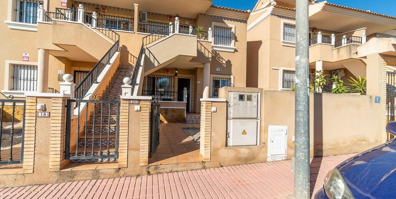 Resale - Bungalow -
Orihuela Costa - Villamartin