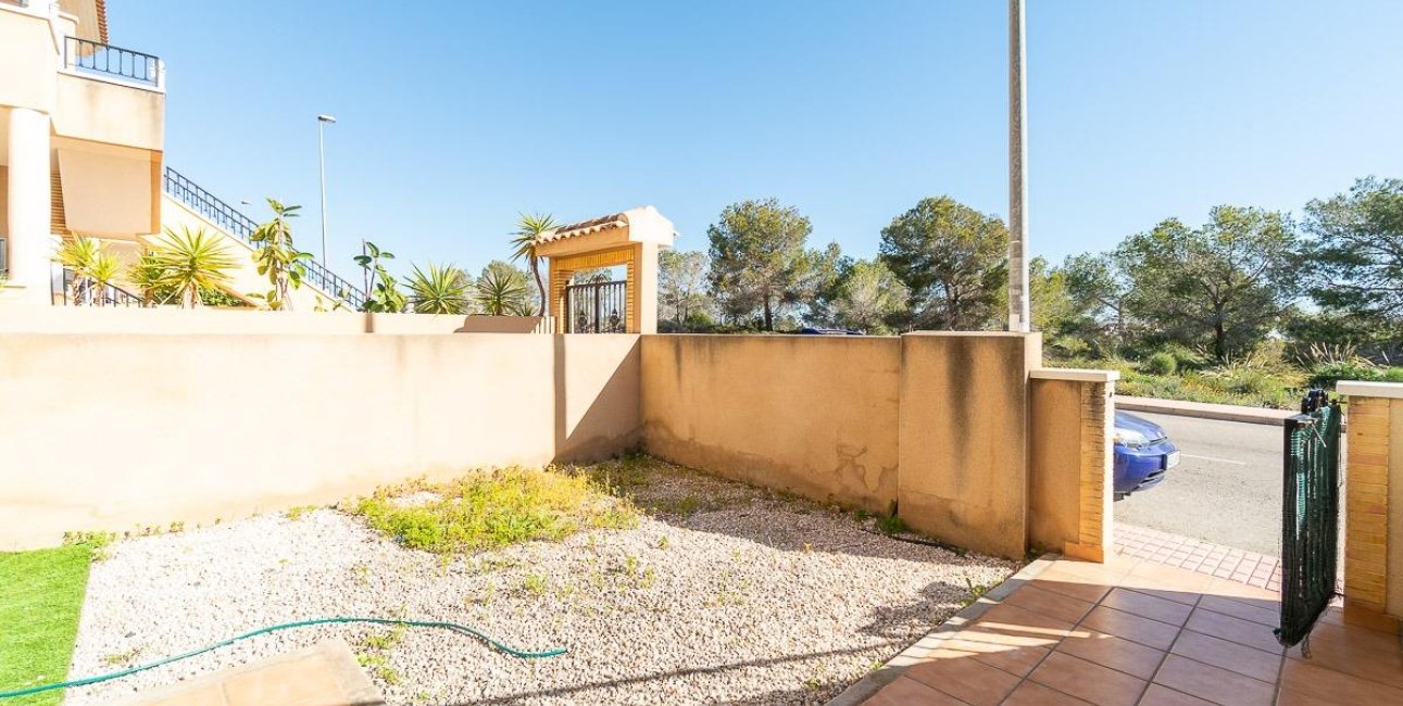 Resale - Bungalow -
Orihuela Costa - Villamartin
