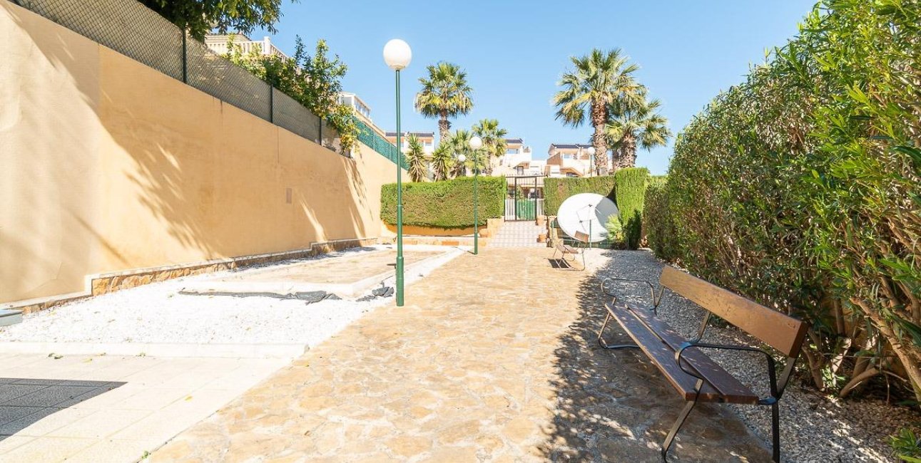 Resale - Bungalow -
Orihuela Costa - Villamartin