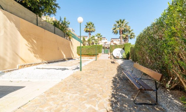 Resale - Bungalow -
Orihuela Costa - Villamartin