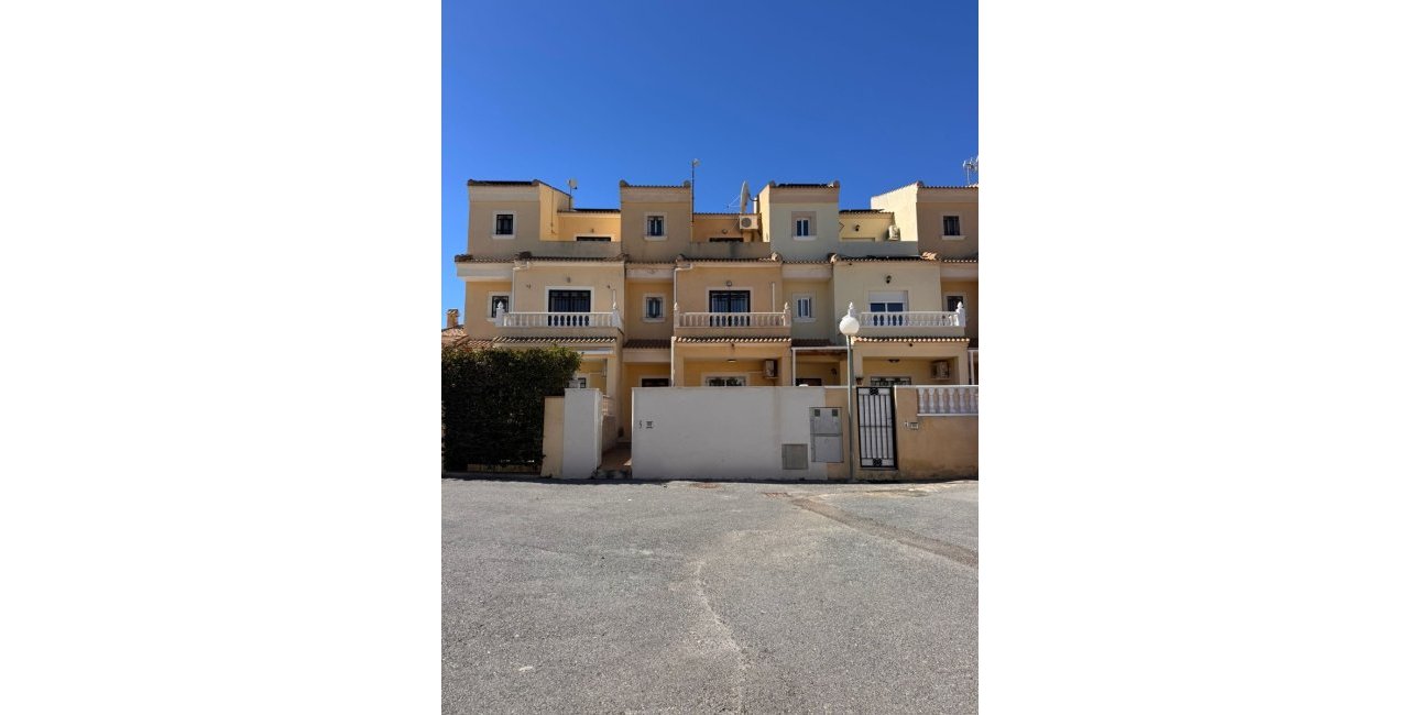 Resale - Townhouse -
Orihuela Costa - Campoamor