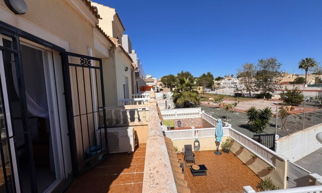 Resale - Townhouse -
Orihuela Costa - Campoamor