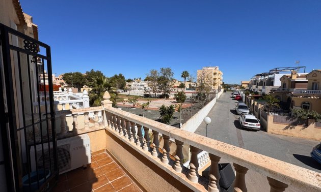Resale - Townhouse -
Orihuela Costa - Campoamor