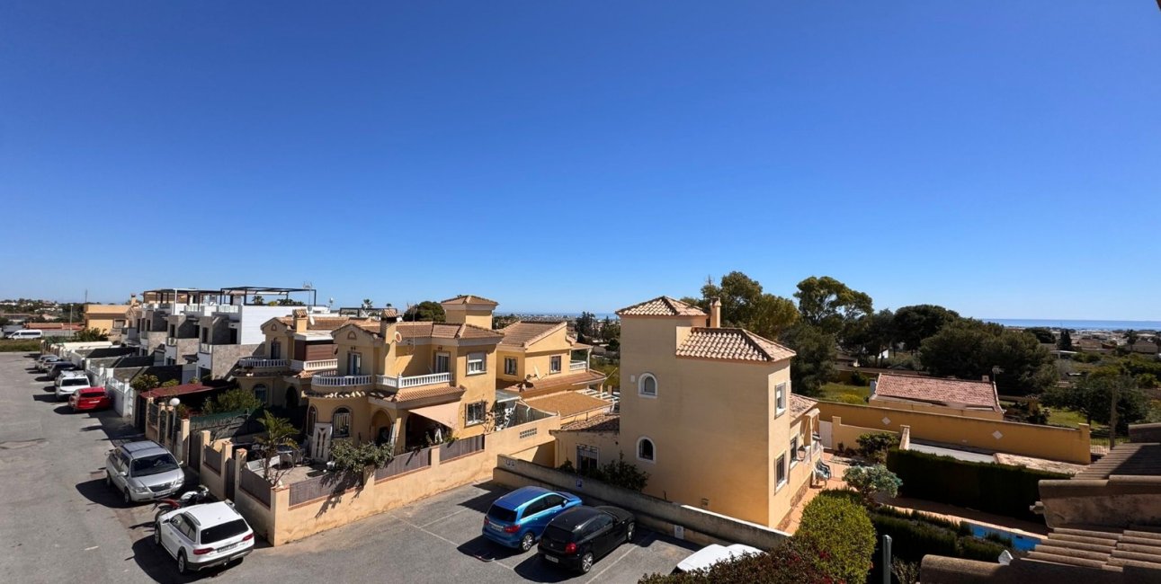 Resale - Townhouse -
Orihuela Costa - Campoamor