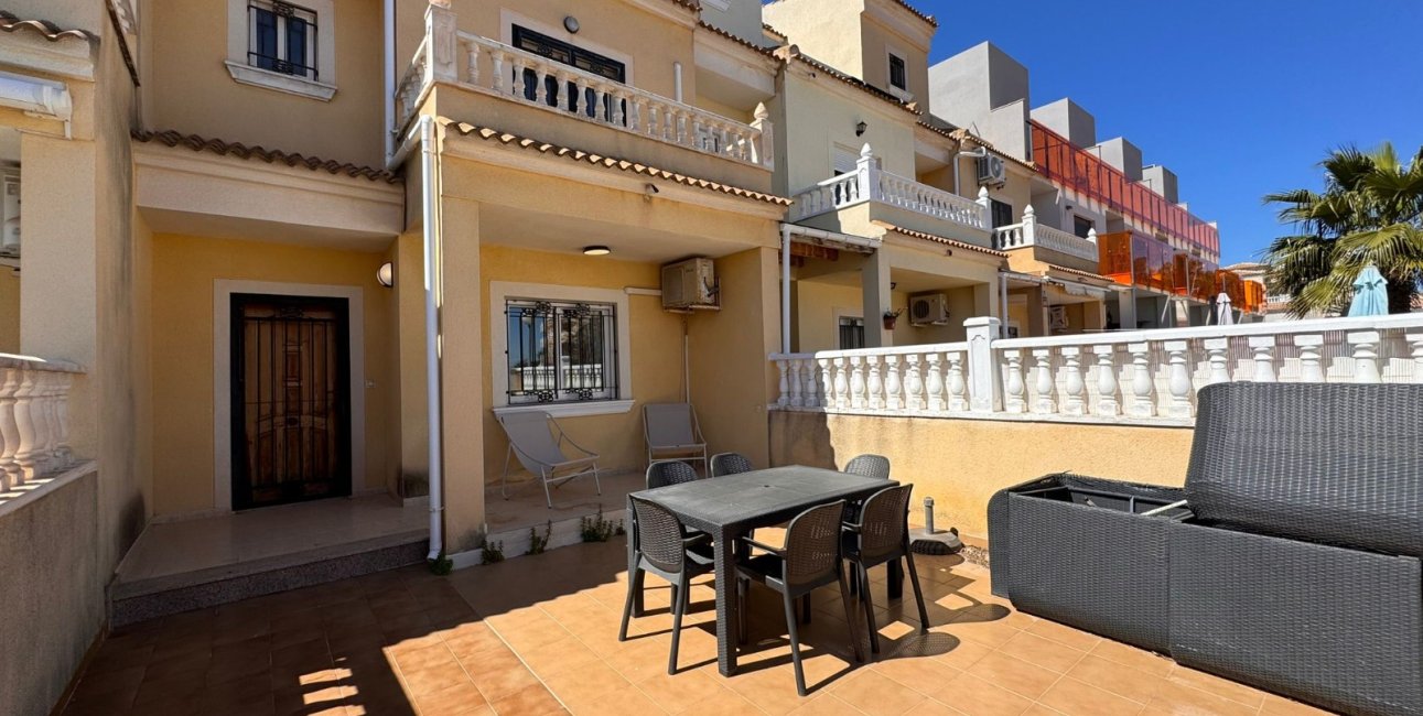 Resale - Townhouse -
Orihuela Costa - Campoamor