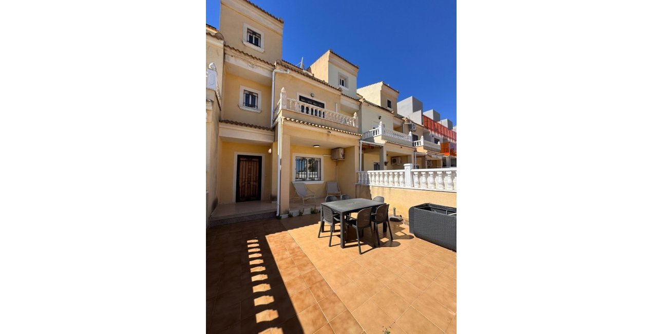 Resale - Townhouse -
Orihuela Costa - Campoamor