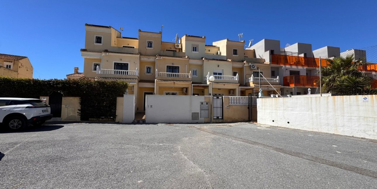 Resale - Townhouse -
Orihuela Costa - Campoamor