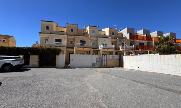 Resale - Townhouse -
Orihuela Costa - Campoamor