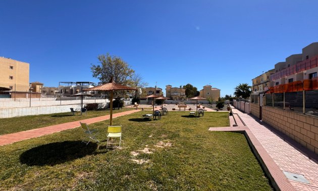 Resale - Townhouse -
Orihuela Costa - Campoamor