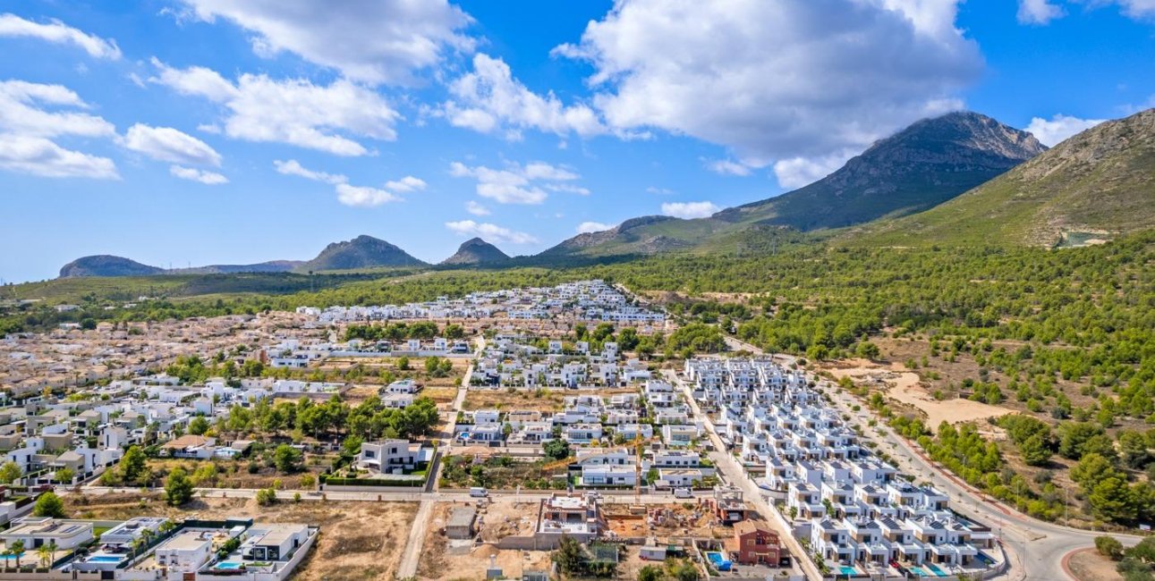 Rynek pierwotny - Willa -
Polop - Novapolop