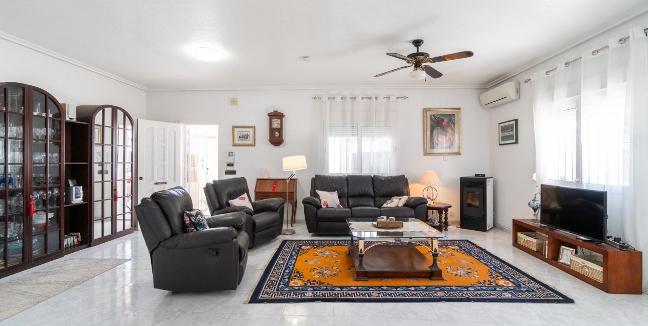 Resale - Villa -
Orihuela Costa - La Zenia