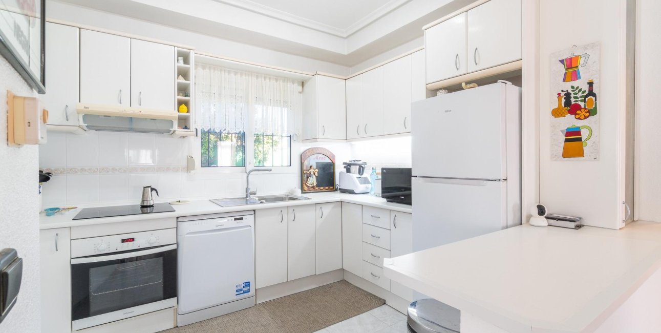 Resale - Villa -
Orihuela Costa - La Zenia