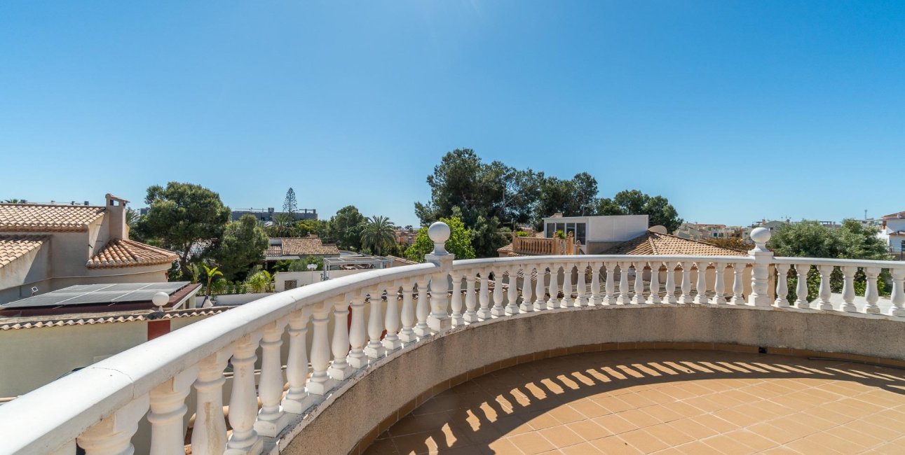 Resale - Villa -
Orihuela Costa - La Zenia