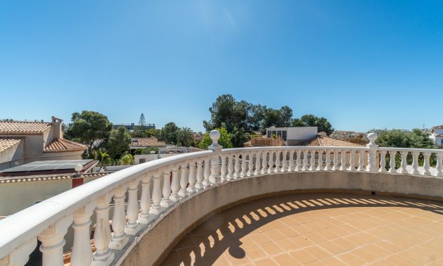 Resale - Villa -
Orihuela Costa - La Zenia