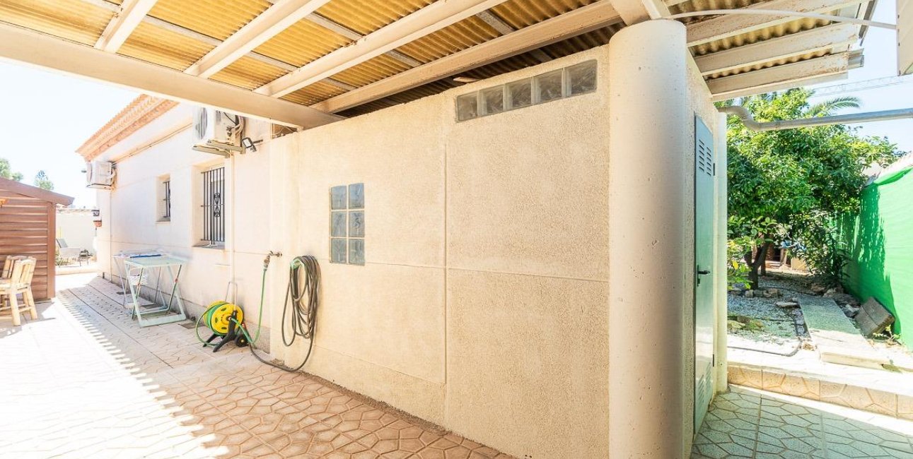 Resale - Villa -
Orihuela Costa - La Zenia