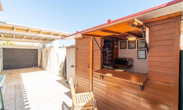 Resale - Villa -
Orihuela Costa - La Zenia