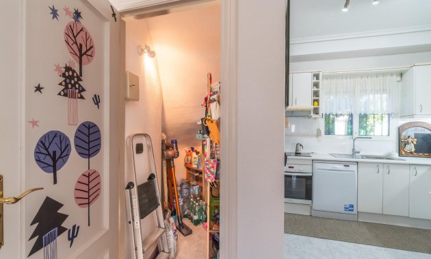 Resale - Villa -
Orihuela Costa - La Zenia