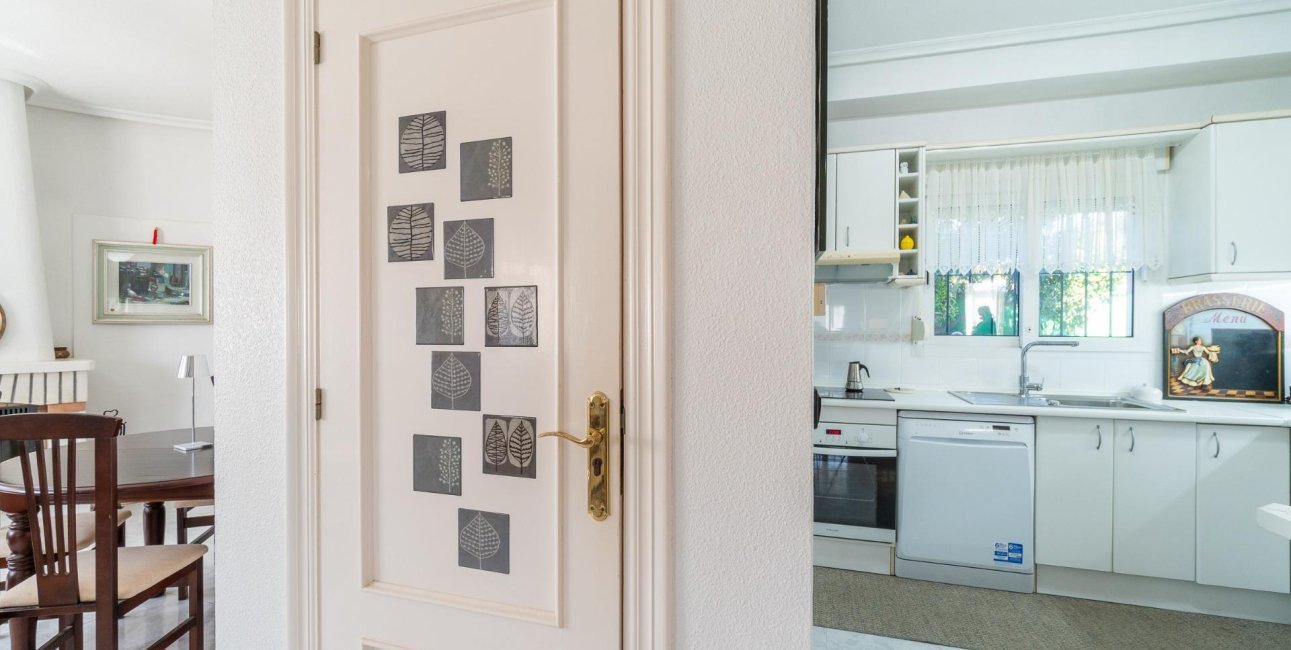 Resale - Villa -
Orihuela Costa - La Zenia