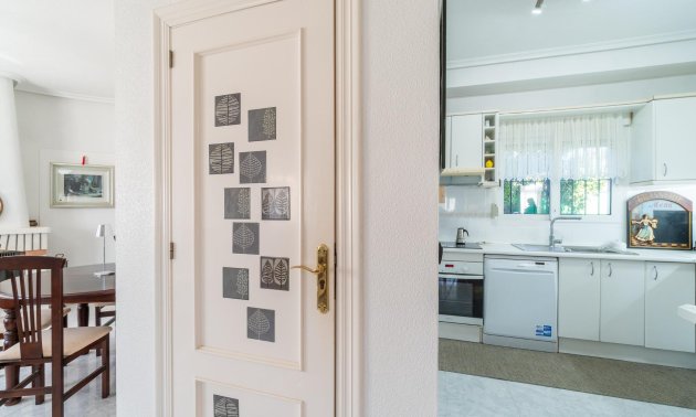 Resale - Villa -
Orihuela Costa - La Zenia