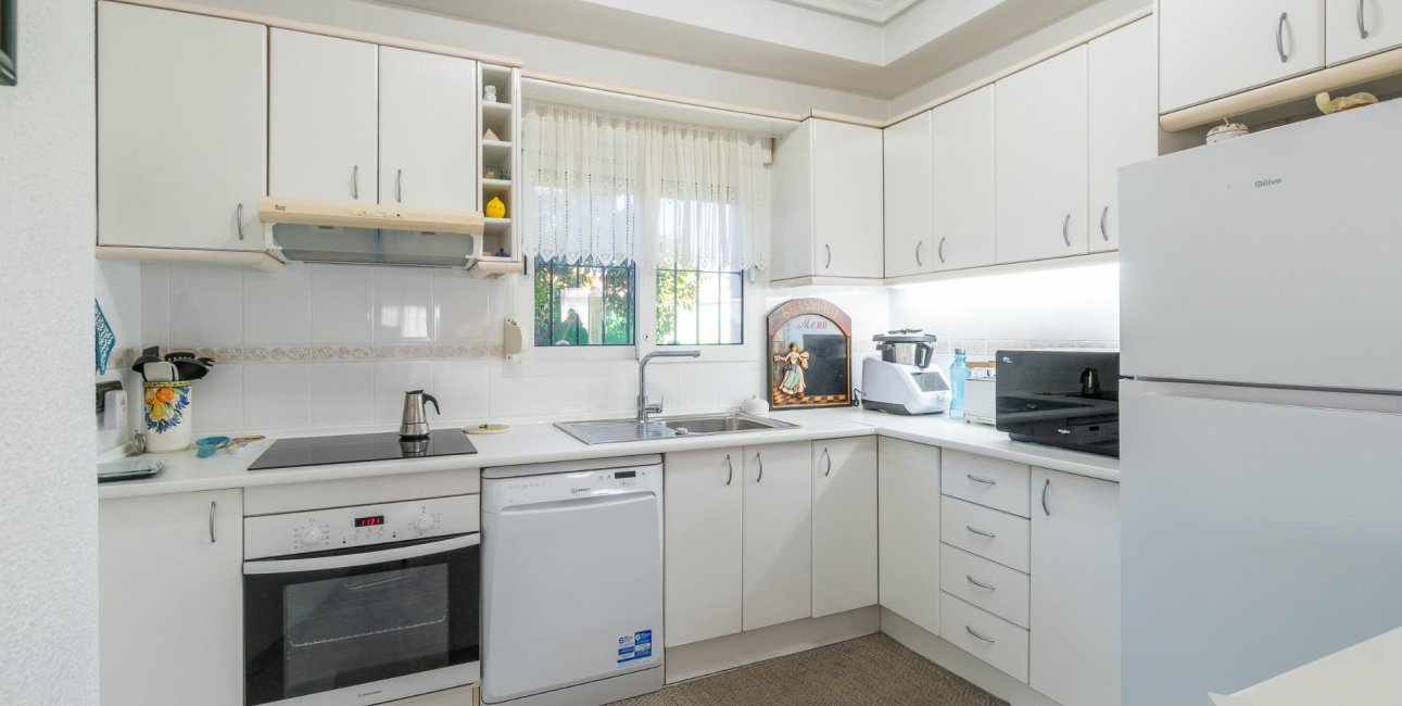 Resale - Villa -
Orihuela Costa - La Zenia