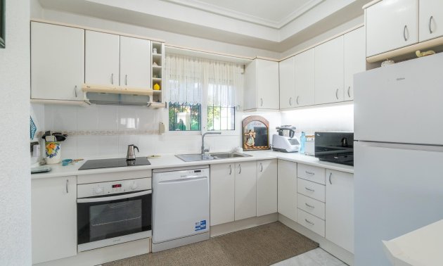 Resale - Villa -
Orihuela Costa - La Zenia