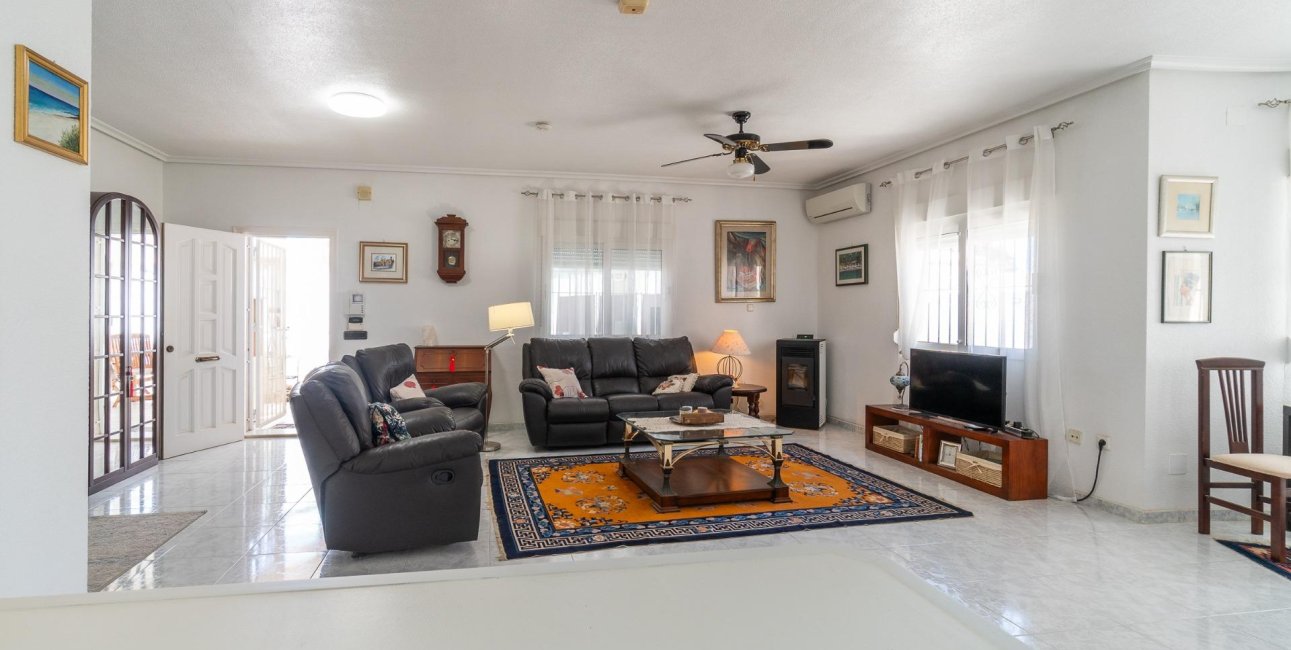 Resale - Villa -
Orihuela Costa - La Zenia