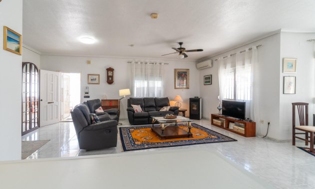 Resale - Villa -
Orihuela Costa - La Zenia