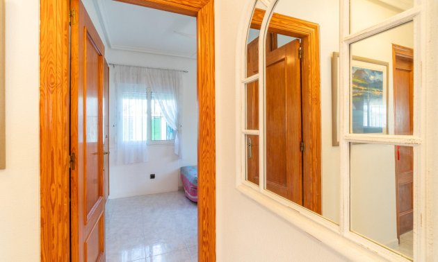 Resale - Villa -
Orihuela Costa - La Zenia