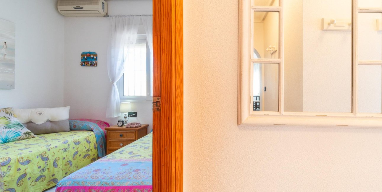 Resale - Villa -
Orihuela Costa - La Zenia