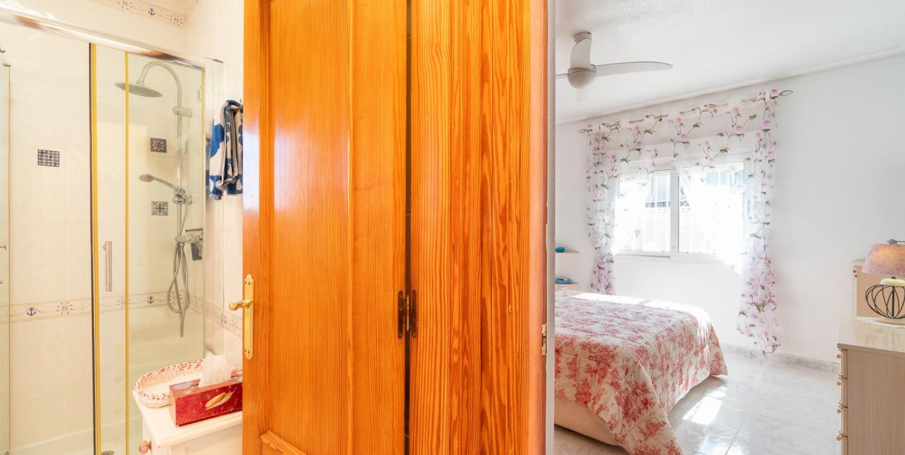 Resale - Villa -
Orihuela Costa - La Zenia