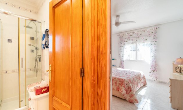 Resale - Villa -
Orihuela Costa - La Zenia