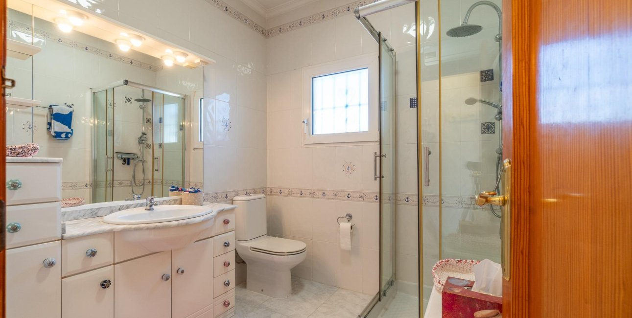 Resale - Villa -
Orihuela Costa - La Zenia