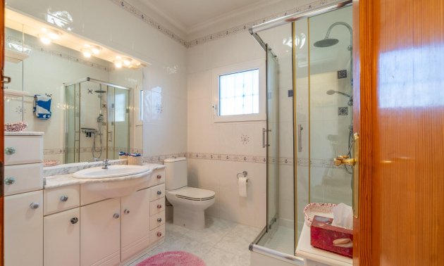 Resale - Villa -
Orihuela Costa - La Zenia