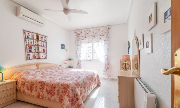 Resale - Villa -
Orihuela Costa - La Zenia