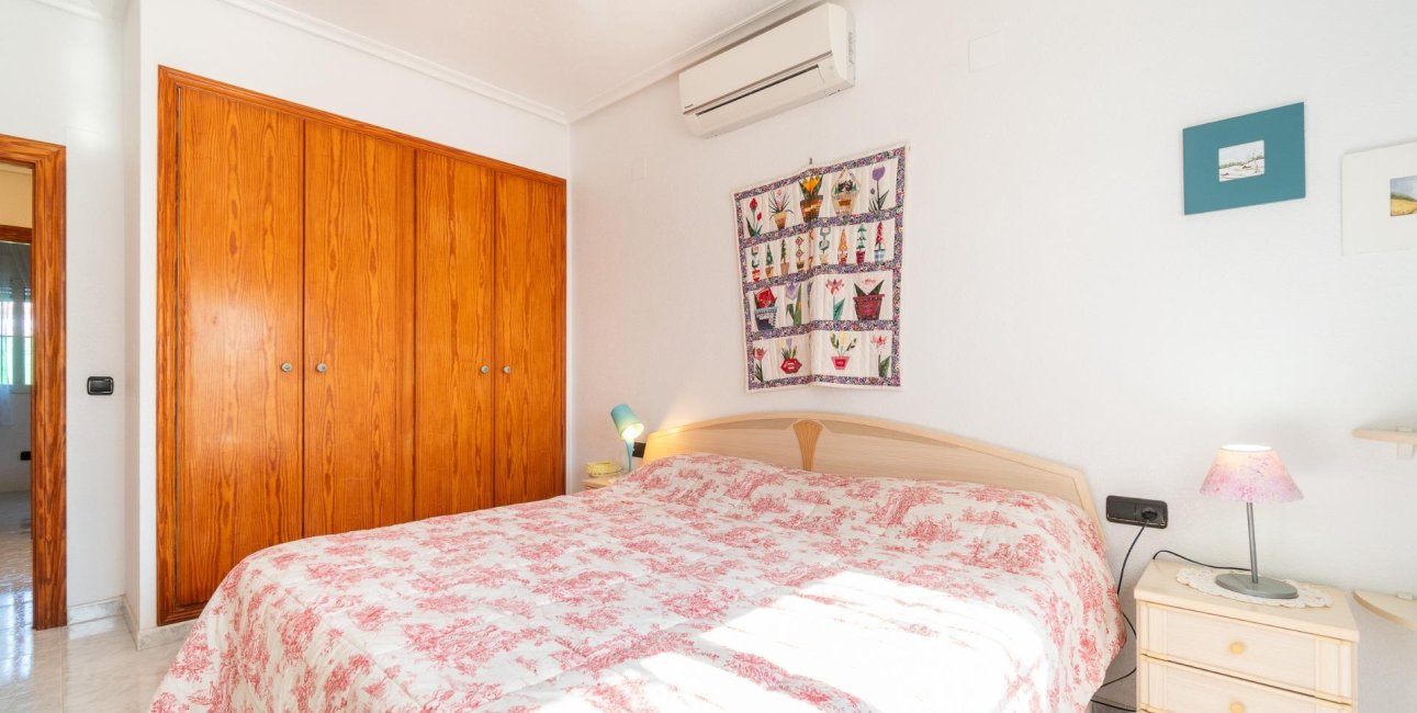 Resale - Villa -
Orihuela Costa - La Zenia