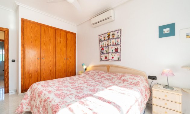 Resale - Villa -
Orihuela Costa - La Zenia