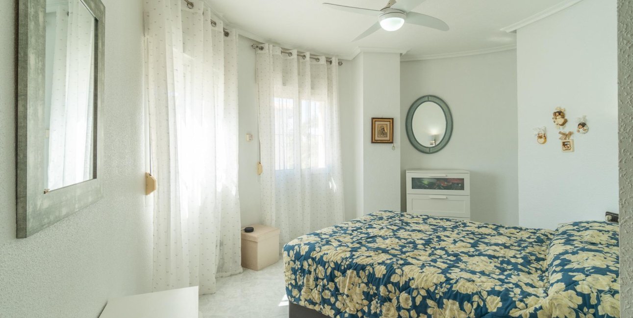 Resale - Villa -
Orihuela Costa - La Zenia