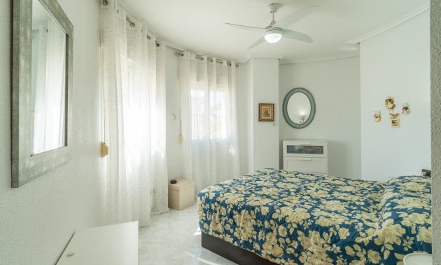 Resale - Villa -
Orihuela Costa - La Zenia